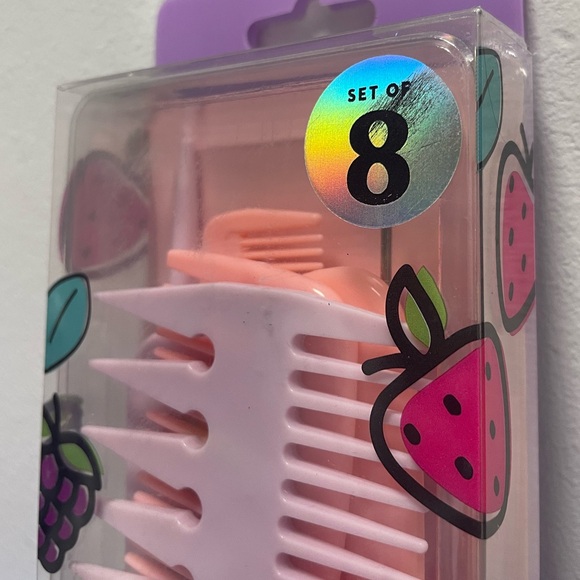 NWT Set of 8 Professional Lightweight & Durable Material Hair Styling Combs - Picture 9 of 9